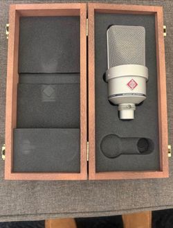 Neumann TLM 103 Condenser Microphone w/Shock Mount and MIC Stand