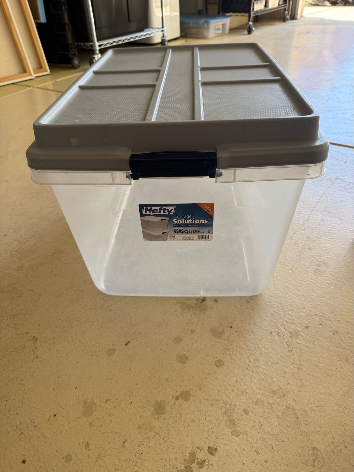 Hefty 66 quart container with lid.