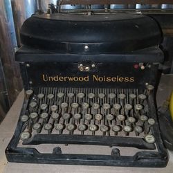 Underwood Typewriter 