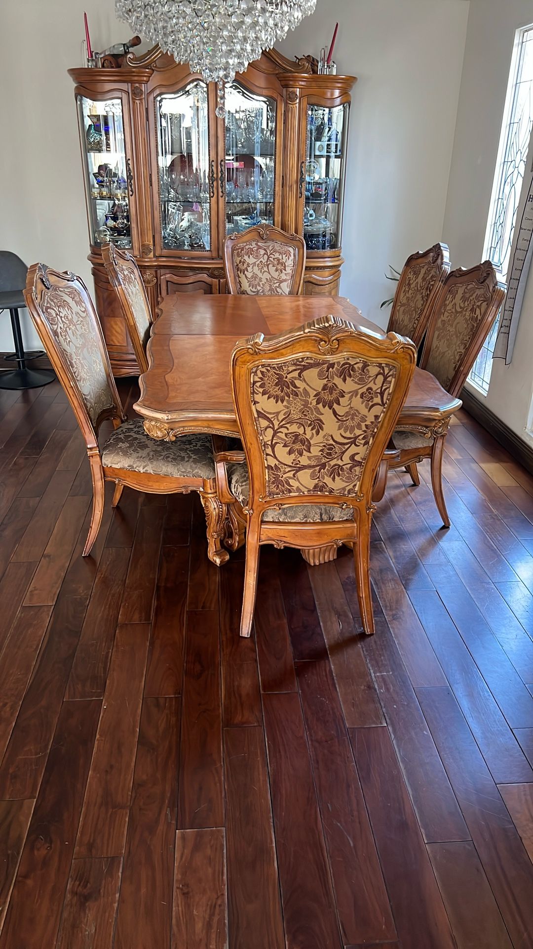 Dining Room Cabinet Table And 6 Chairs
