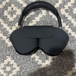 Apple AirPod Max Midnight USB-C BRAND NEW 