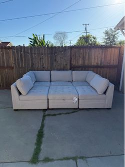 Free Delivery! Modular Sectional Couch Thomasville