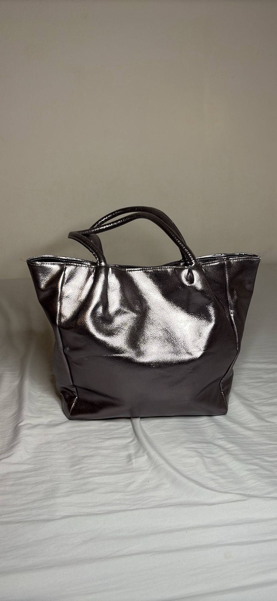 Ultra CHI Women’s Silver Handbag – Stylish, Sleek, and Eye-Catching