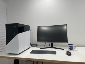 CYBERPOWER Pre-Built Gaming PC +Samsung 27 in Monitor