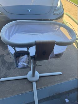 Halo swivel sleeper bassinet