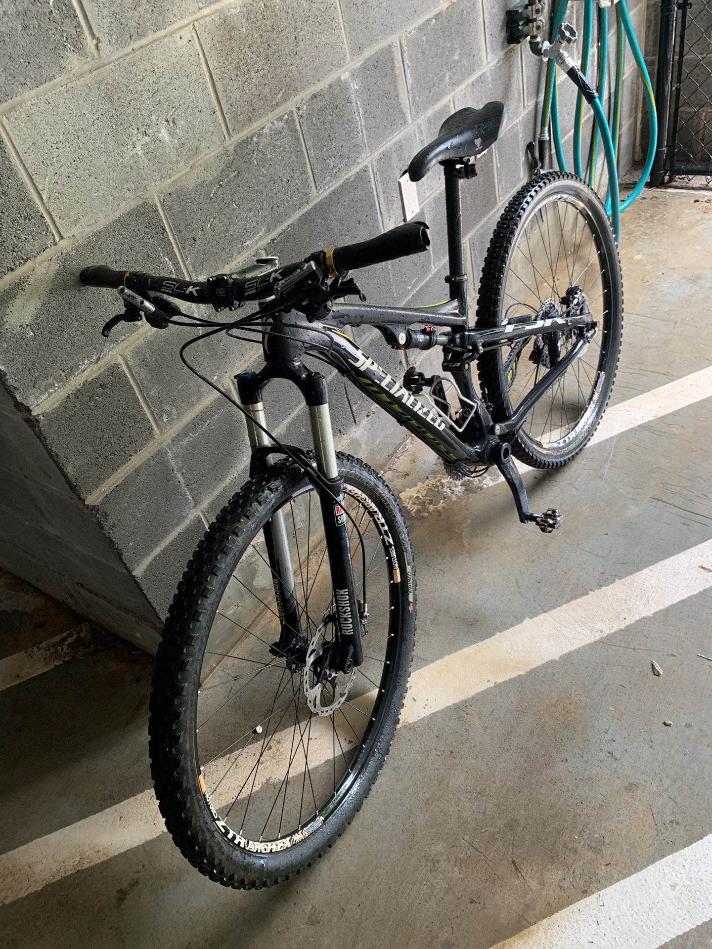 Specialized epic carbon mountain bike ready to shred