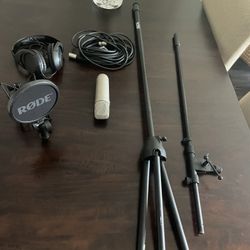 Rode NT1-A Vocalist Bundle with Headphones, Stand, and Cable 