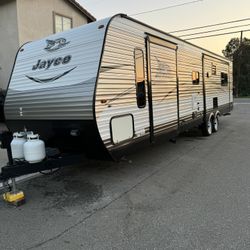 2017 Jayco Jay Flight Triple Slide Model 33rlds