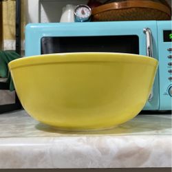 Vintage Pyrex Yellow Primary Bowl