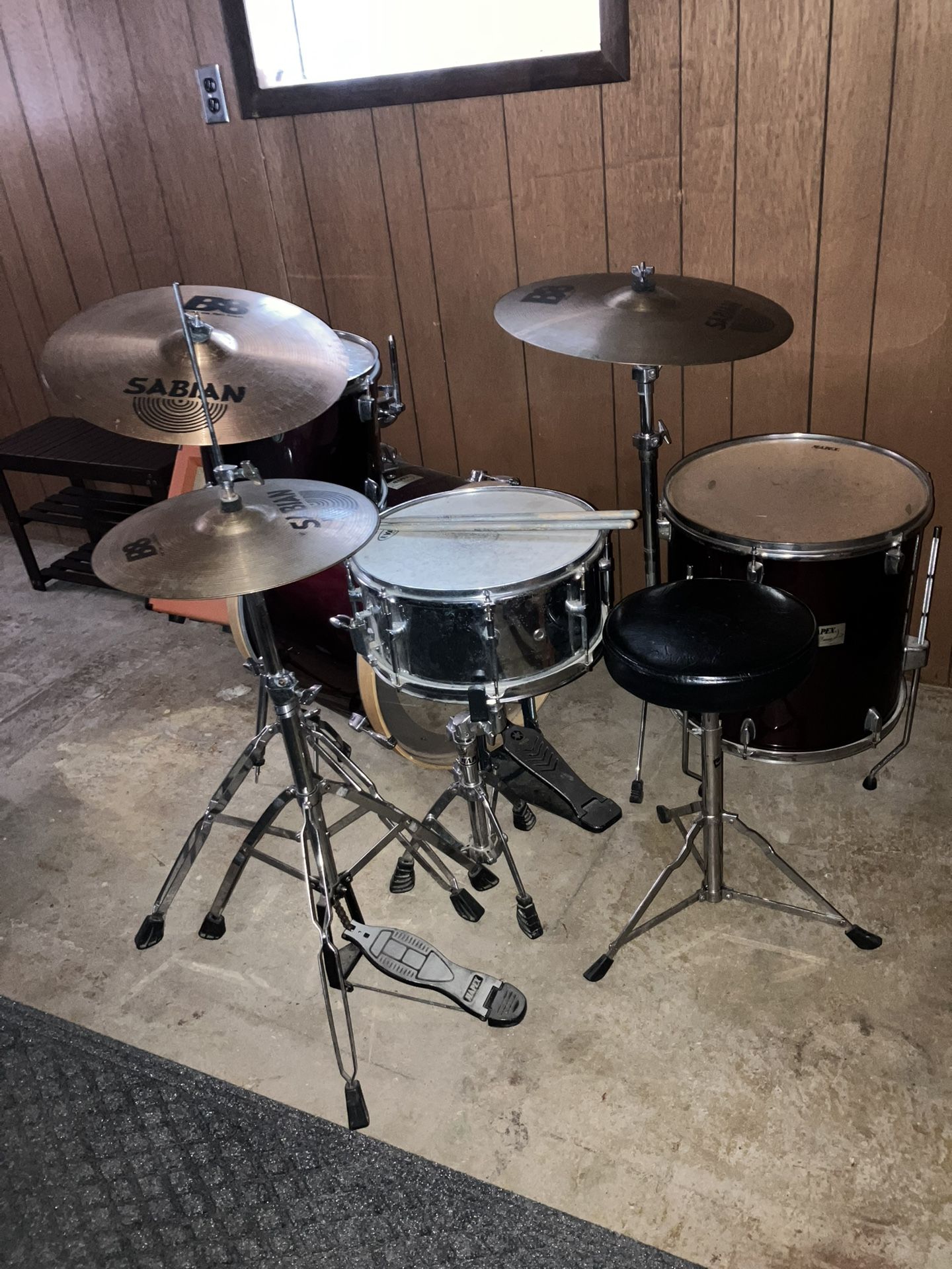 Mapex Saturn IV Drum Kit 5 Piece w/ 3 B8 Sabían Cymbals & Throne