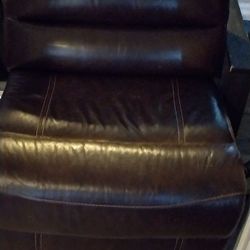 Recliner Loveseat With Charger USB Plugs In The Middle 