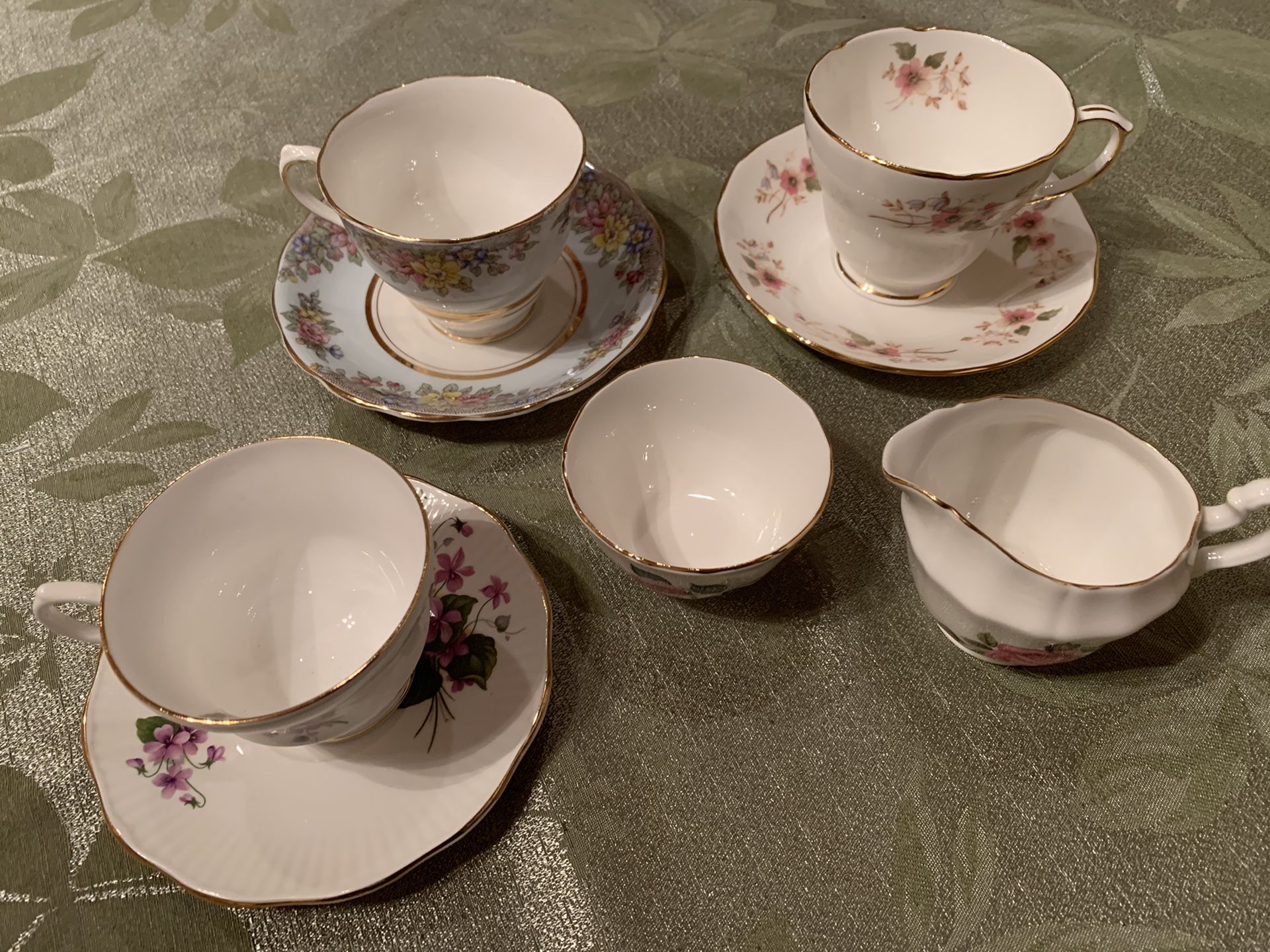 Vintage collectible tea cups, creamer and sugar bowl