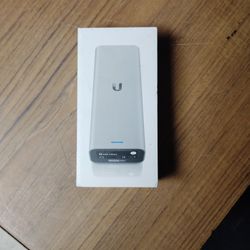 


+2
This is a Ubiquiti Networks UniFi Cloud Key Gen2 