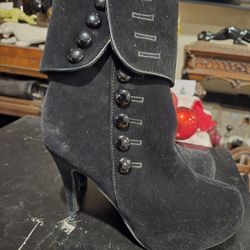 Black Suede Boots Size 8 COMFY!