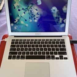 i5..i5…MACBOOK AIR 13 Inches SLIM O..( MONTERREY SOFTWARE ) 120.0  SSD. ( Capacity )  8.0 GB RAM . READY FOR CLASSES  Looks Like Brand New  