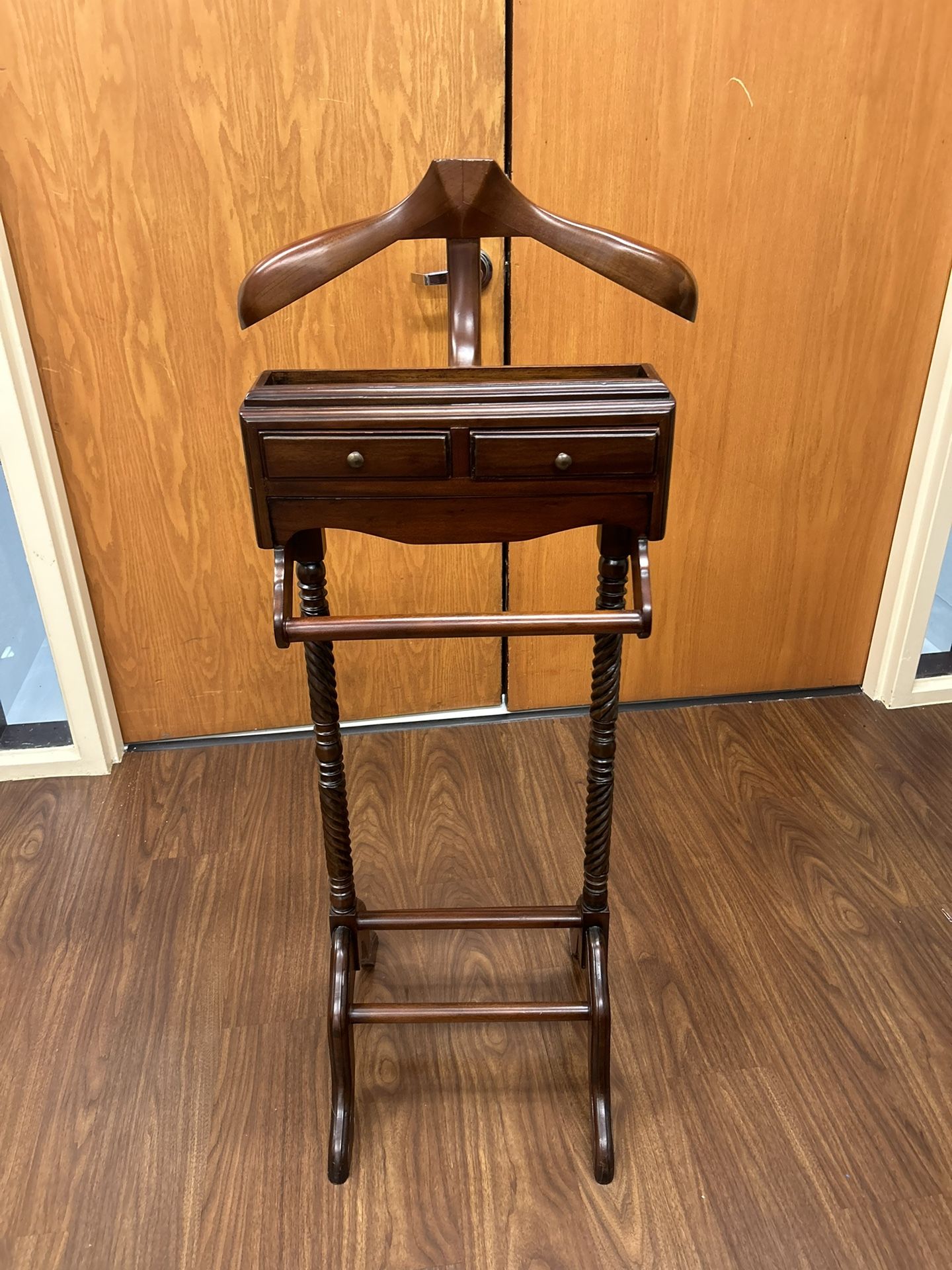 Hanger Oak Suit Stand