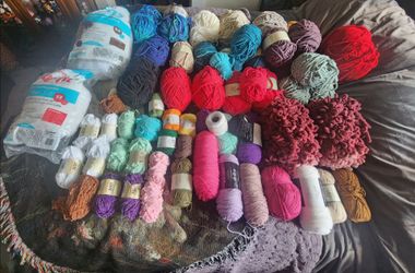 HUGE yarn and crochet lot