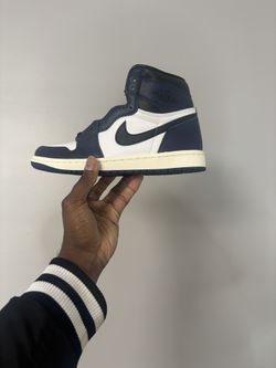 Jordan 1 Midnight Navy Size 6.5M/8W(6.5Y)