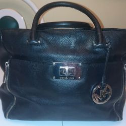 Michael Kors Black Leather Handbag Tote Medium/Large. Used Good Condition.