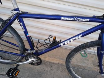 Trek 930 Singletrack Mountain Bike 18 Inch Frame Size for Sale in