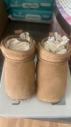 Baby Classic Ultra Mini Uggs Size 2/3