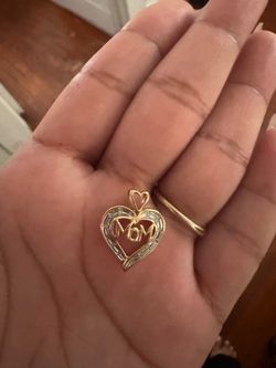 Mom pendant