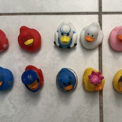 10 Random Rubber Duckies