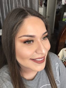 Make Up Book Me