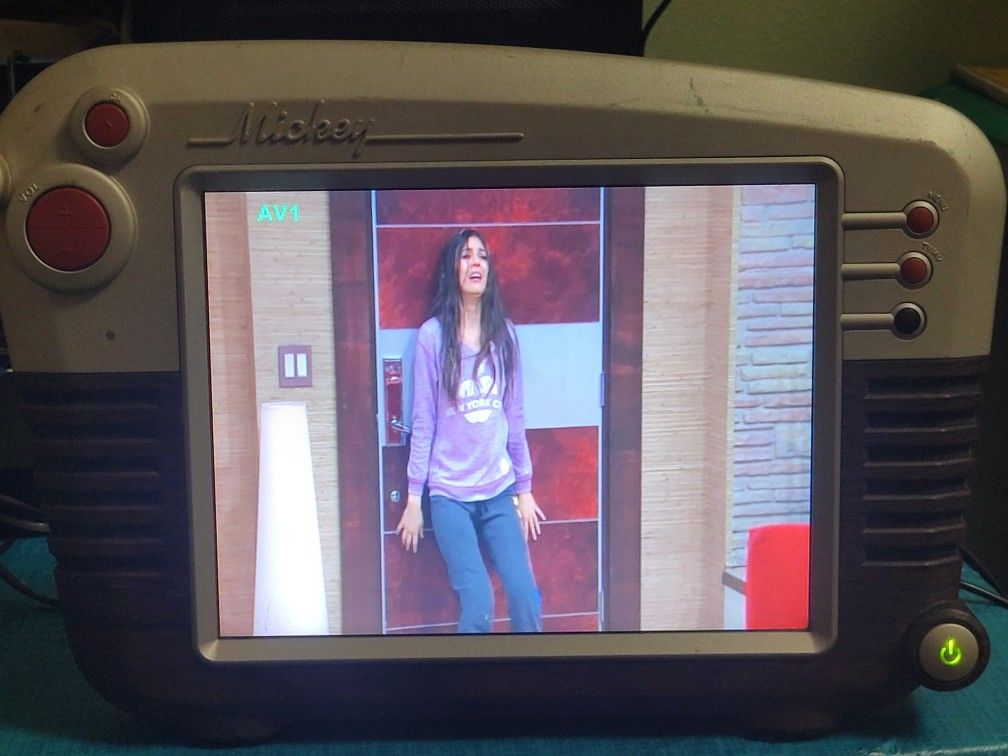 Mickey Mouse "10" Inch LCD TV Hannspree 