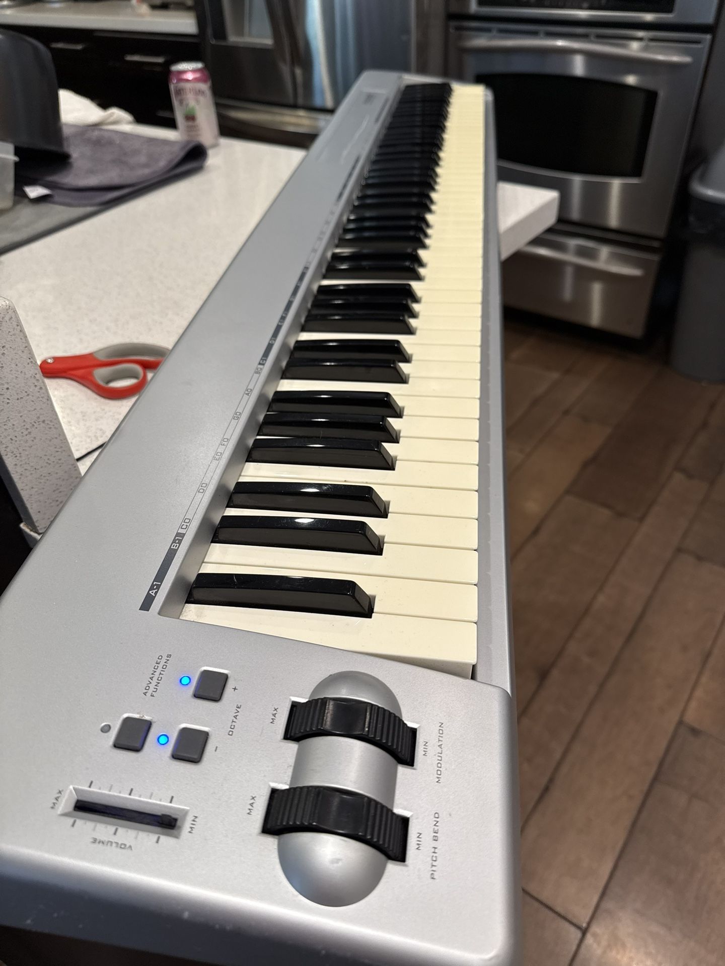 š¹ M-AUDIO Keystation 61ES MIDI Controller Keyboard š¹