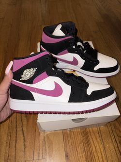 Air Jordan 1 Mid / Women’s/ 6.5
