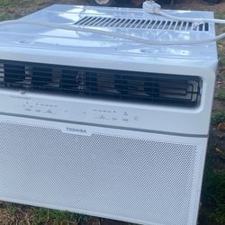 Ac Unit Accommodates Up To 1000sq Feet 