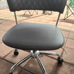 Office Chair With Wheels 