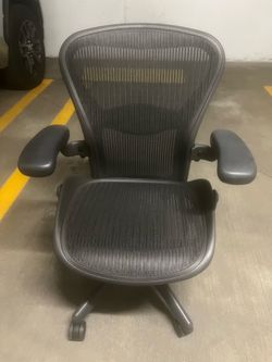 Herman Miller Aeron Chair Size B