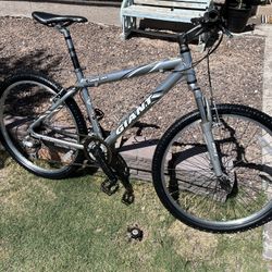 26” Mountain Bike “GIANT “ Excellent Condition!!