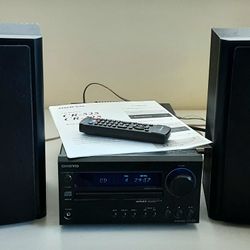 Onkyo CR 325 mini CD Receiver and matching Onkyo SKR 980 speakers and Remote! 
