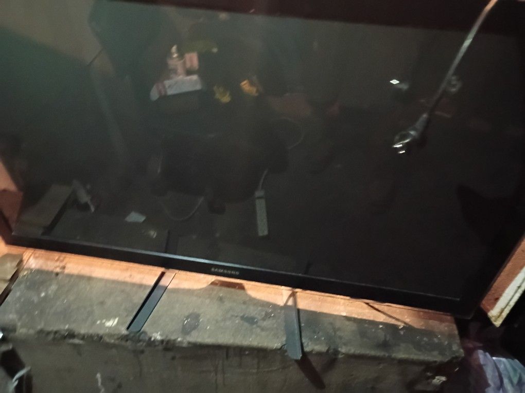 50 Inch Samsung TV Works Perfect