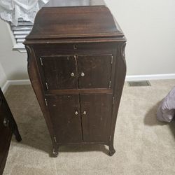 1920's Victor By Victrola Cabinet Record Player