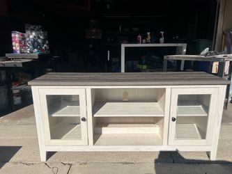 Entertainment center