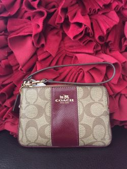 NWT coach F64233 IM/khaki/sherry wristlets