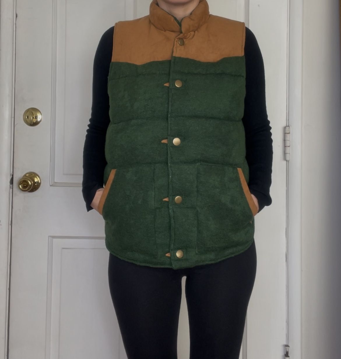 Women’s Green Puffy Vest Sleeveless and Outfit - Size Small Outdoor Camping