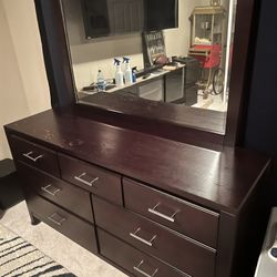 3 Pc Bedroom Set - Good Condition