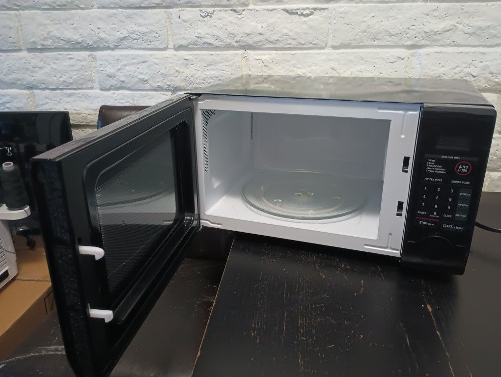 Magic Chef 1.1 Cu. Ft. Countertop Microwave