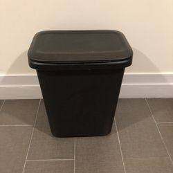 Hefty 20.4 gal Dual Function XL Plastic Divided Kitchen Trash Can, Black