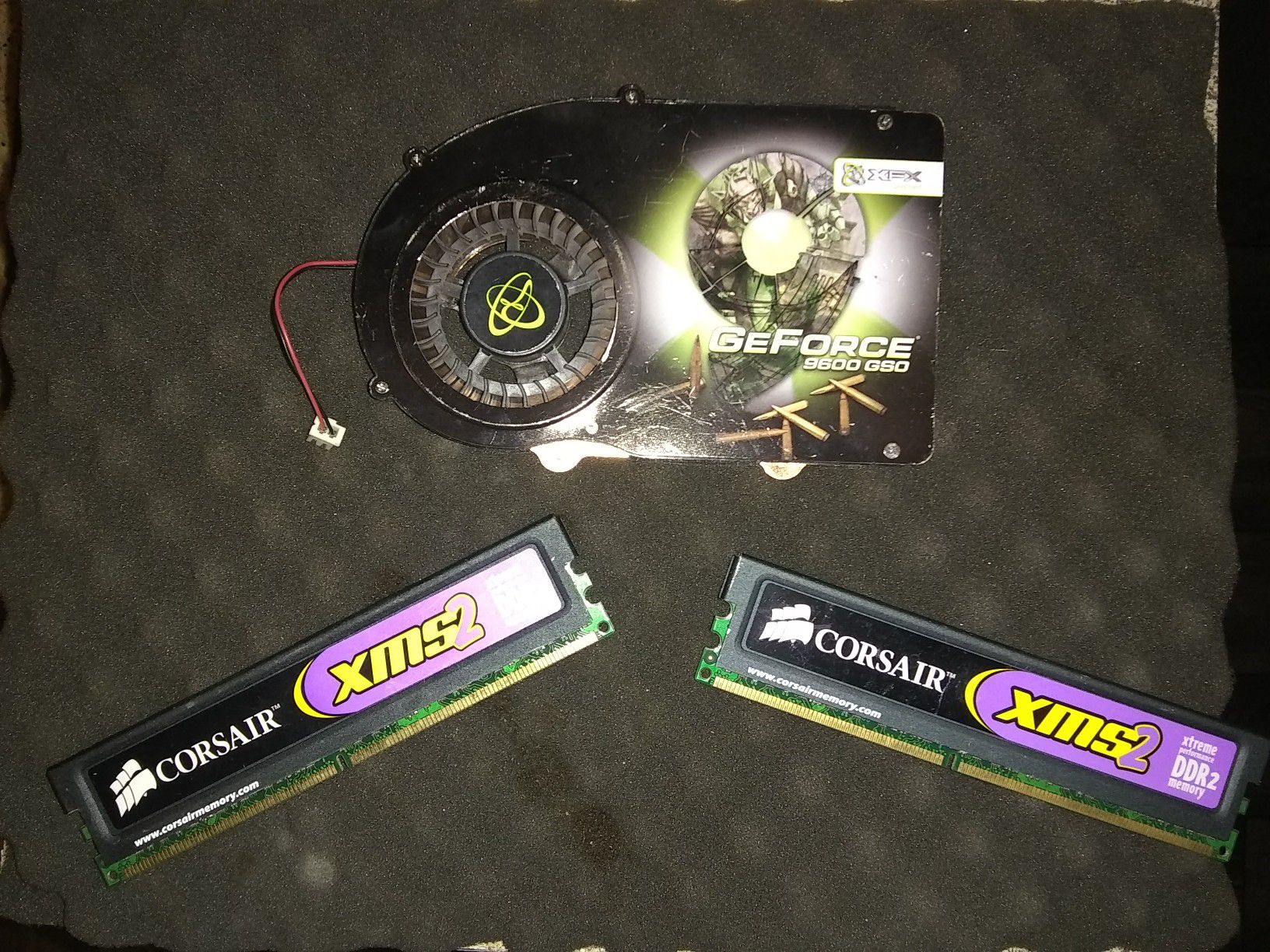 GeForce 9600 GSO graffic card ,and "2" Corsair XMS2 memory chips