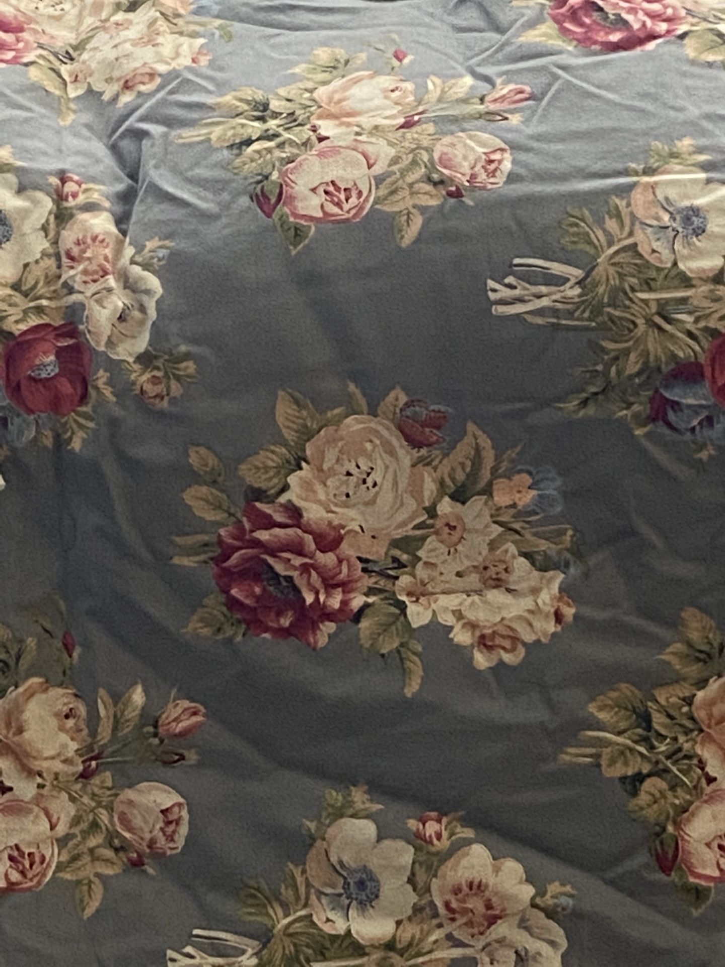 Reversable Queen Comforter & Shams