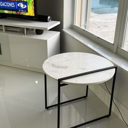 New Beautiful Modern White Marble End Table, diameter: 22.00 height: 19.00,  Was $200 At City Furniture  
