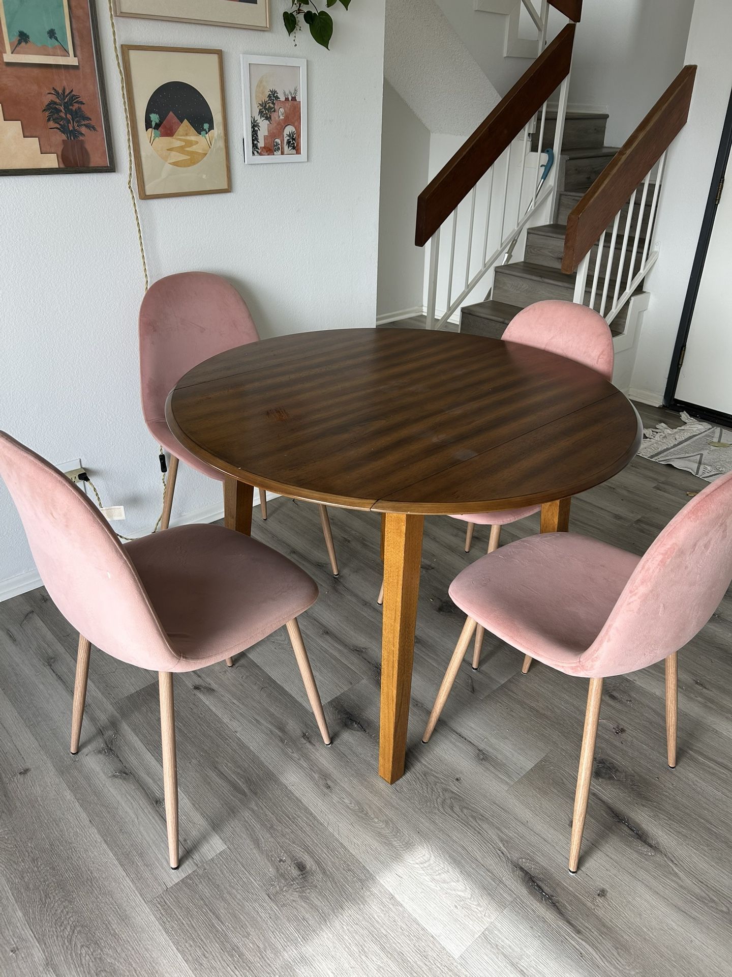42” Round Dropleaf Dining Table