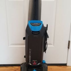 NEW condition  BISSEL VACUUM WITH AMAZING  POWER SUCTION.   WORKS EXCELLENT. , IN THE BOX 