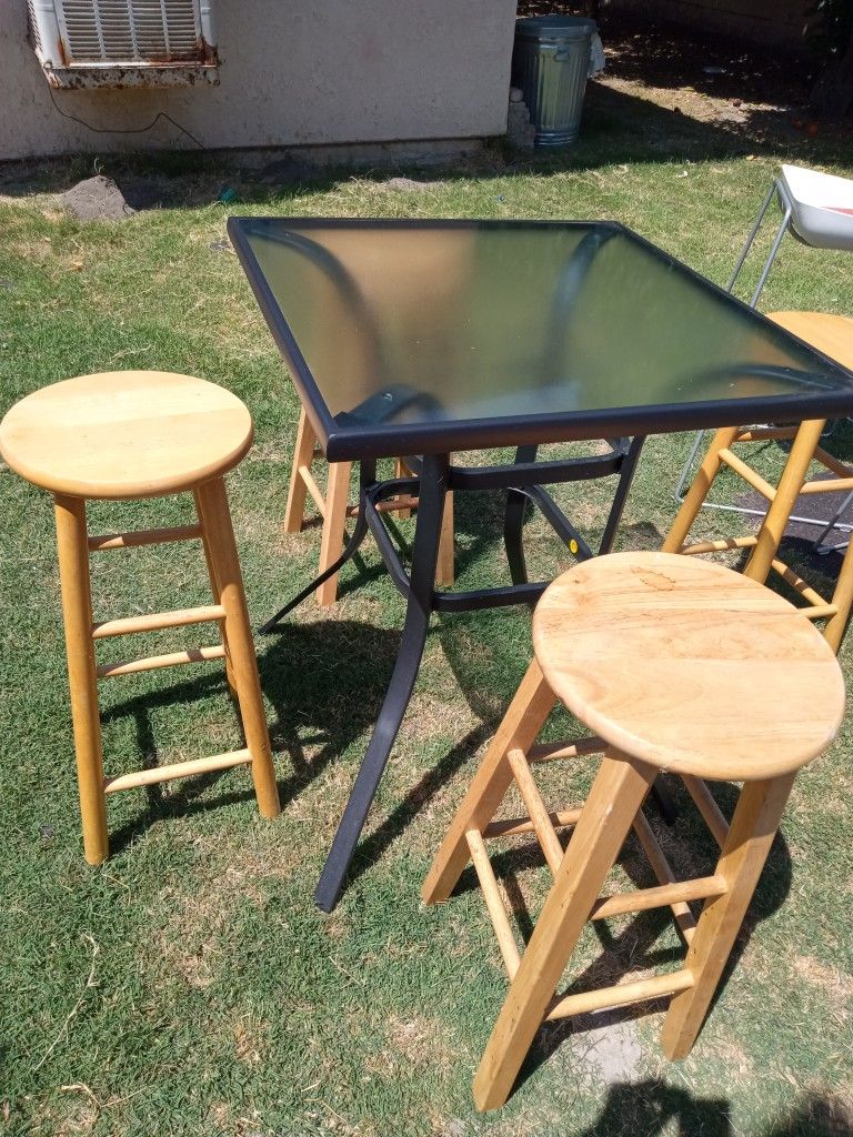 HIGH TABLE/CHAIRS SET